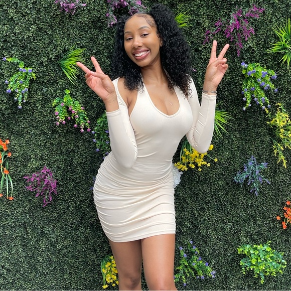 😆HEY POSH NATION😆I am Hannah👋🏽OWNER OF, ONE HOUSE🛍️THE IT POSHPAGE FOR YOU! - Picture 1 of 5